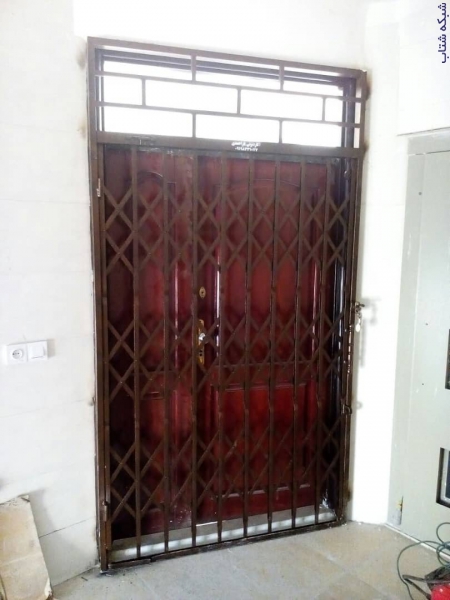 تولید انواع درب آکاردئونی با رنگ کوره ای،ساخت حفاظ پنجره،نرده راه پله،درب پارکینگ و… عکس شماره 1