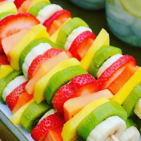 میوه سیخی داخل دیس پذیرایی مجالس (پرندیس) عکس شماره 4