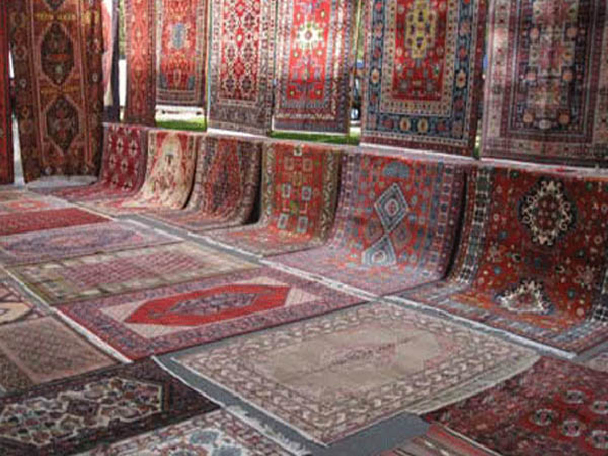رفوگری و رنگ برداری فرش