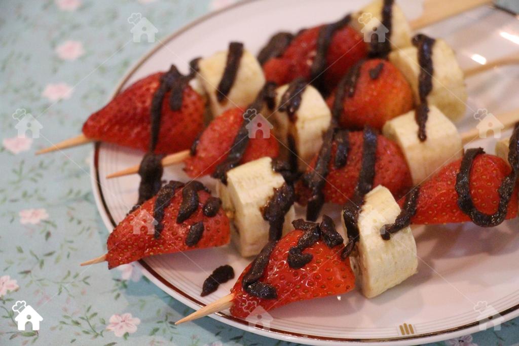 میوه سیخی داخل دیس پذیرایی مجالس (پرندیس)