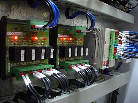 ساخت انواع تابلو برق فرمان و اتوماسیون PLC,HMI
