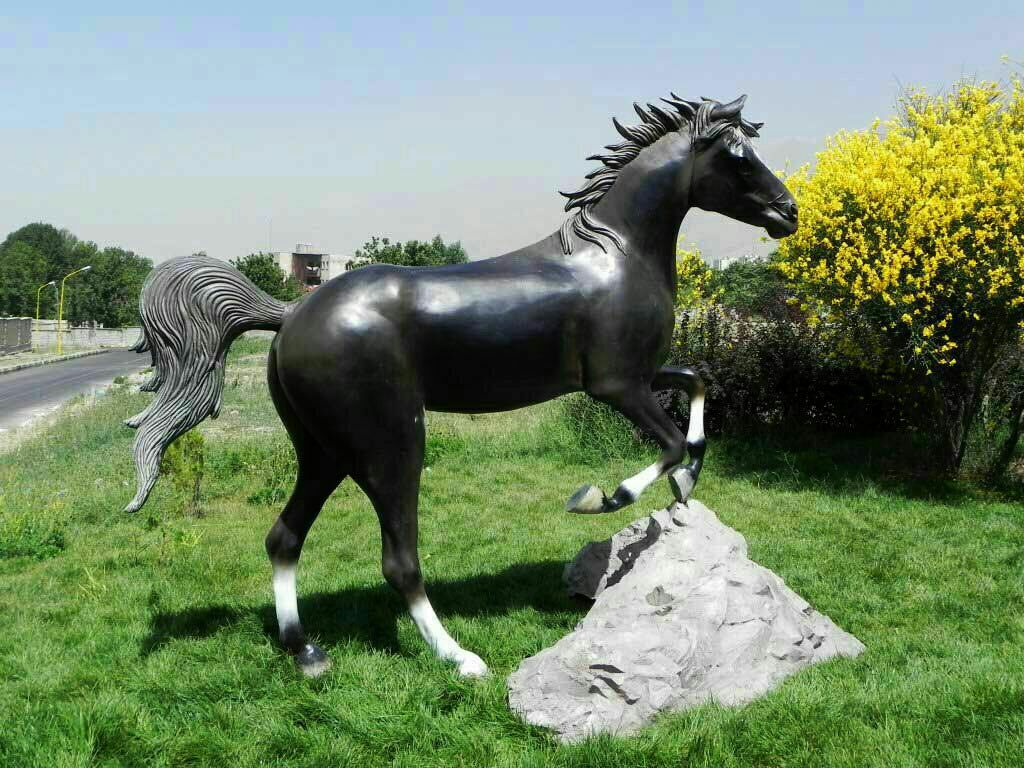 طراحی و تولید انواع مجسمه های شهری فایبرگلاس